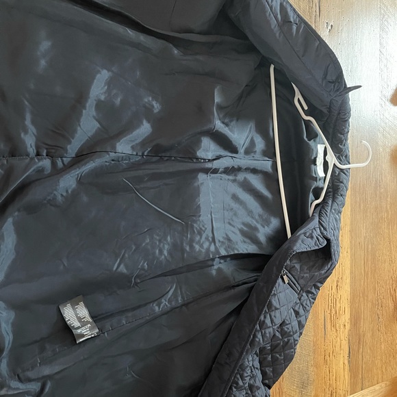 Gorgeous LK Bennett belted rain coat. Like new. Navy blue, quilted. Size US4 - Picture 7 of 15